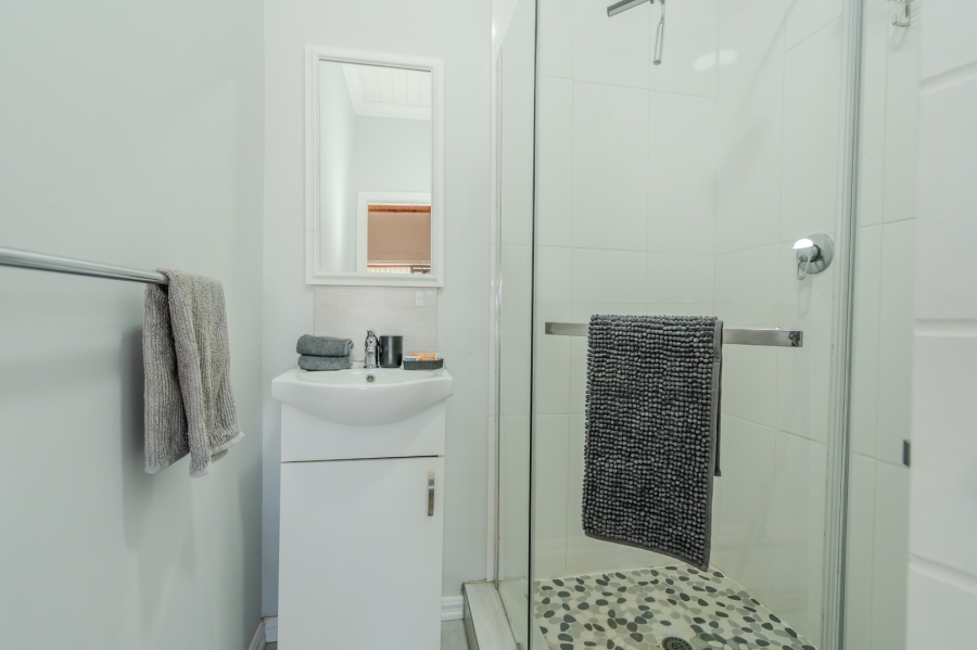 4 Bedroom Property for Sale in Middedorp Western Cape